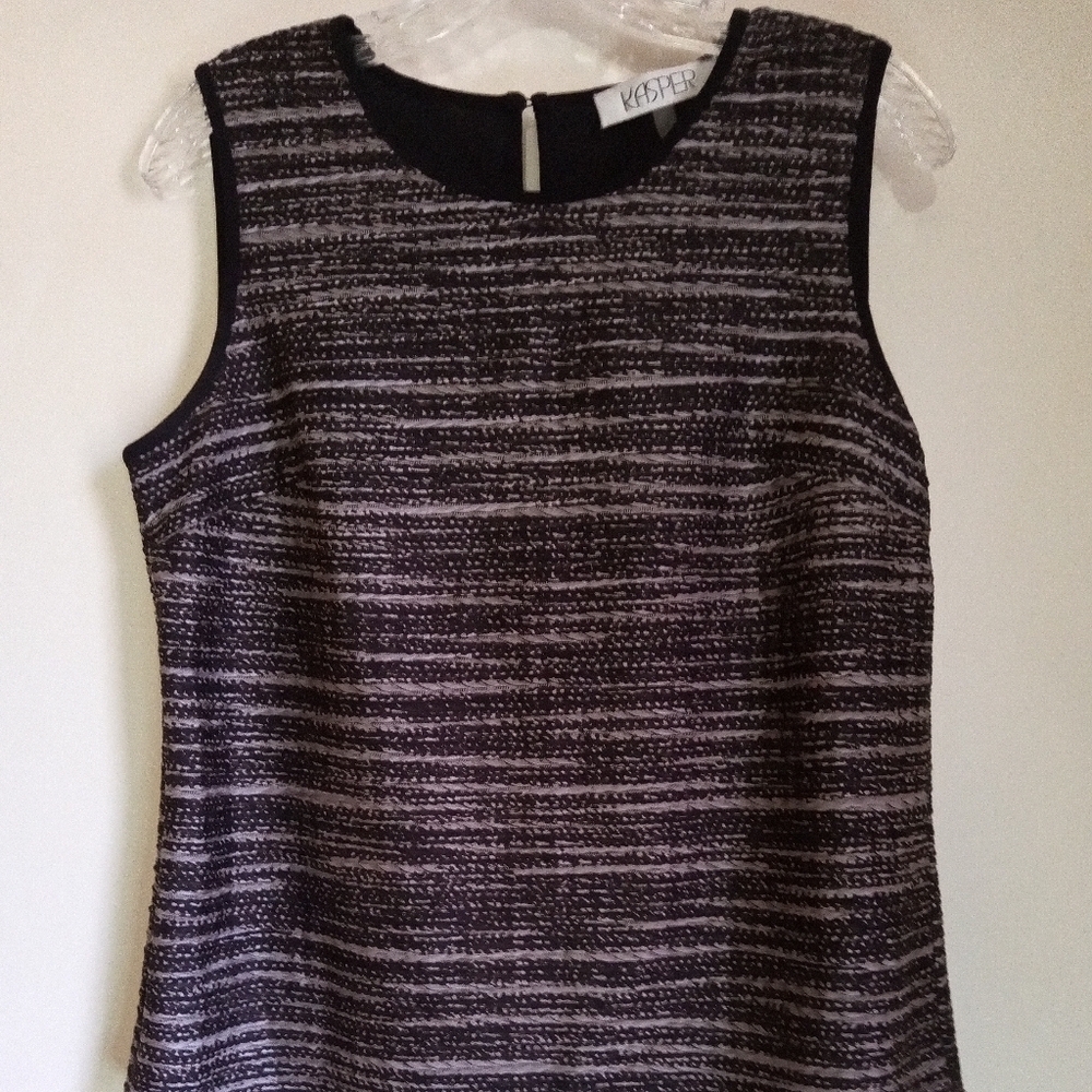 Kasper fitted metallic textured sleeveless blouse